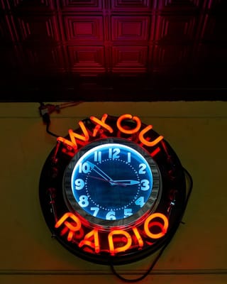 WXOU Bar by null