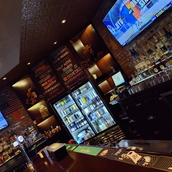 Crawford's Food and Spirits - View of bar - Pubs Near Me - Chicago, Illinois
