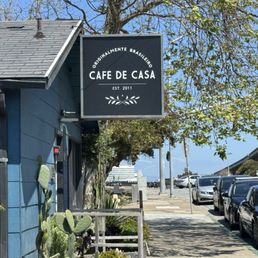 Front entrance. All those cars are ride share drivers.