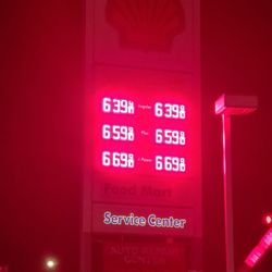 Shell Gas Station - 10.27.2022 Desperation struck to get us home =/