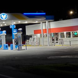 Tommy's Grocery & Grill - Convenient Store, Gas Station, Breakfast and Lunch Grill