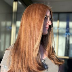 Alkali Salon - Subtle highlights & money piece by DRE 860-833-2337 @DREBEHINDTHEHAIR