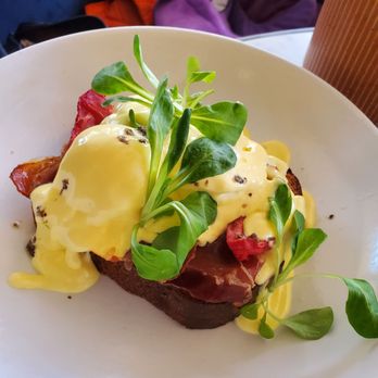 Evelina - Prosciutto di parma eggs benedict - Italian Near Me - Brooklyn, New York