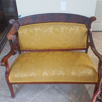 Jordan's Upholstery - Before picture of loveseat - Furniture Reupholstery Near Me - Oceanside, California Jordan's Upholstery - Before picture of loveseat - Furniture Reupholstery Near Me - Oceanside, California