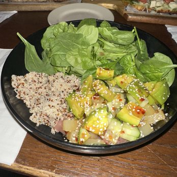 U Pick 6 Public House - Tuna poke bowl - American Near Me - Erie, Pennsylvania U Pick 6 Public House - Tuna poke bowl - American Near Me - Erie, Pennsylvania