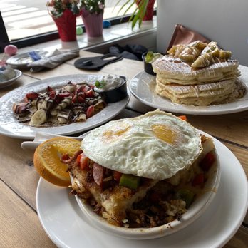 Honeybear Cafe - Table spread - Breakfast & Brunch Near Me - Chicago, Illinois