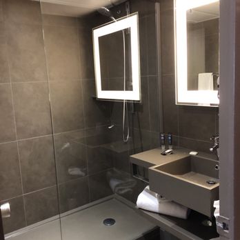 Novotel Avignon Nord - Bathroom - Hotels Near Me - Sorgues, 84