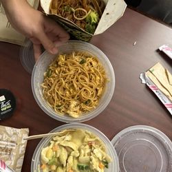 Thaï Express - Thai green curry chicken and rice bowl chicken Pad Thai in bowl beef Pad See Ew