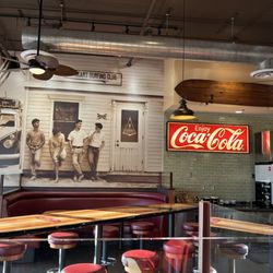 Pizza My Heart - Nostalgic dining room