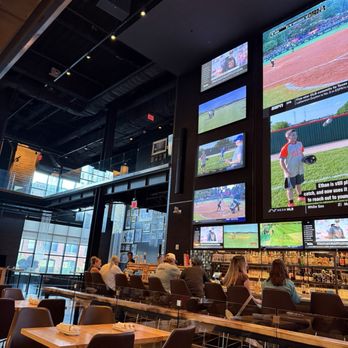 Banners Kitchen & Tap - Sports Bars Near Me - Boston, Massachusetts