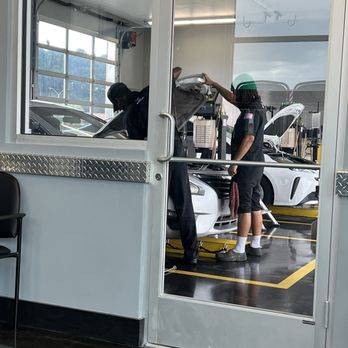 Valvoline Instant Oil Change - Waiting area - Oil Change Stations Near Me - Florence, South Carolina Valvoline Instant Oil Change - Waiting area - Oil Change Stations Near Me - Florence, South Carolina