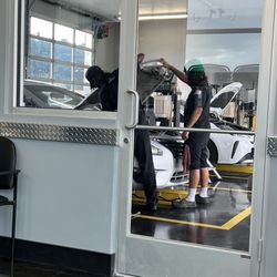 Valvoline Instant Oil Change - Waiting area