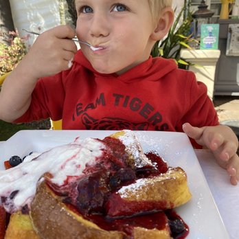 Crown Bistro - Very Berry French toast - Breakfast & Brunch Near Me - Coronado, California