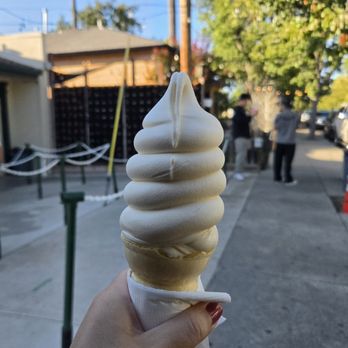 Meadowlark Dairy - small vanilla soft serve - Ice Cream & Frozen Yogurt Near Me - Pleasanton, California Meadowlark Dairy - small vanilla soft serve - Ice Cream & Frozen Yogurt Near Me - Pleasanton, California