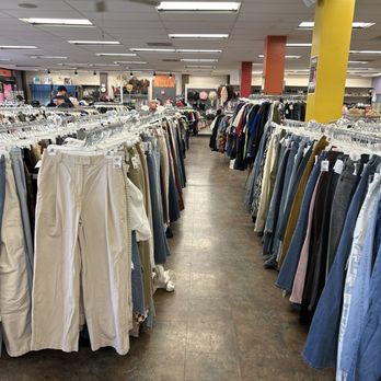 Buffalo Exchange - Women's Clothing Near Me - Austin, Texas