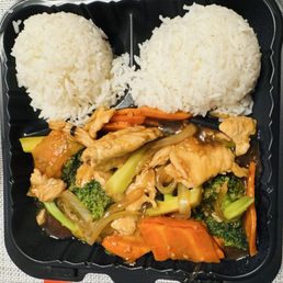 Broccoli chicken with white rice Broccoli chicken with white rice