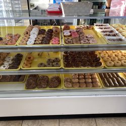D & S Donut - Donut display case