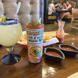 Old Mexico Restaurant - Margarita, rum and Diet Pepsi, chips and salsa