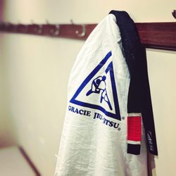 Gracie Jiu-Jitsu Milwaukee - Train in the gi at least 50% of the time or get choked out by someone who does!