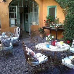 Casa Linda Deli - Courtyard
