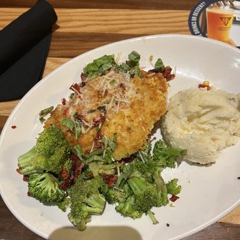 BJ's Restaurant & Brewhouse - Parmesan-Crusted Chicken hospital food looks more appealing than this. - New American Near Me - Miami, Florida