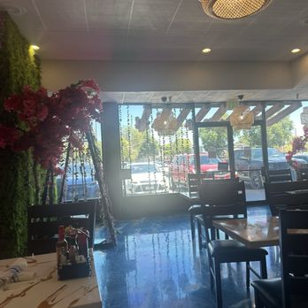 Bubbles & Delights Café - Inside - Cafes Near Me - Petaluma, California