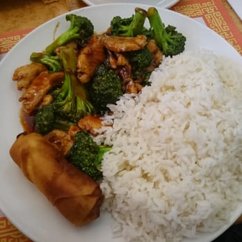 Panda Country Restaurant - Chicken & broccoli lunch special with fried egg roll. - Chinese Near Me - Santee, California Panda Country Restaurant - Chicken & broccoli lunch special with fried egg roll. - Chinese Near Me - Santee, California