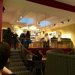Campus Suite - Der Tresen ist über eine Treppe zu erreichen