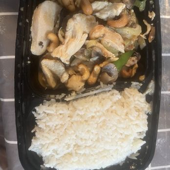 Nee's Thai Kitchen - Cashew Chicken w/rice - Thai Near Me - Atlanta, Georgia