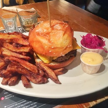 Le Pourvoyeur - Signature burger - Breakfast & Brunch Near Me - Montreal, Quebec Le Pourvoyeur - Signature burger - Breakfast & Brunch Near Me - Montreal, Quebec
