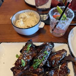 Sticky Asian ribs with mashed potatoes Sticky Asian ribs with mashed potatoes