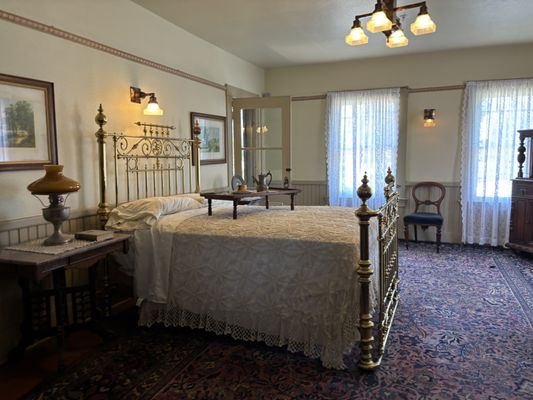 Winchester Mystery House by null
