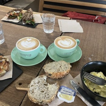 Copenhagen Coffee Lab & Bakery - Flat white, scrambled eggs, salmon sandwich and pastries. - Coffee & Tea Near Me - Lisbon, 11