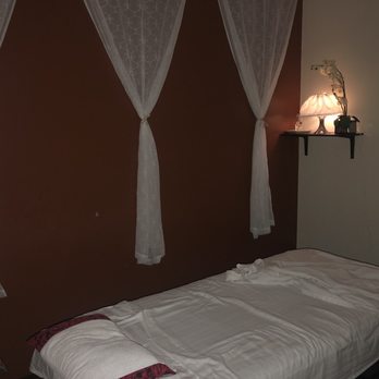 Le Spa Relaxing Hub - First massage room on the left - Day Spas Near Me - Denver, Colorado Le Spa Relaxing Hub - First massage room on the left - Day Spas Near Me - Denver, Colorado