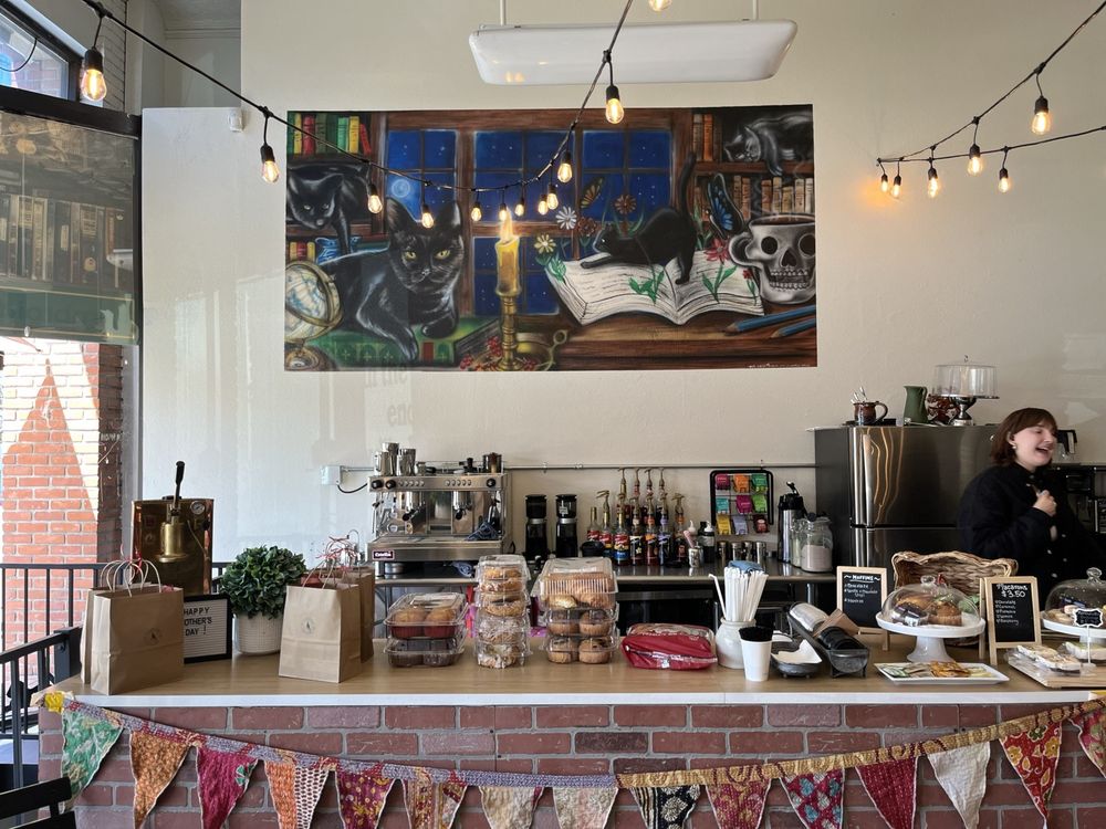 HeBrews Bookstore & Cafe Logo
