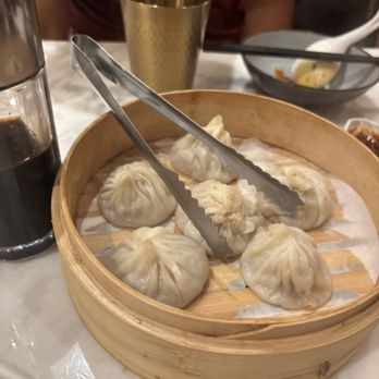 Supreme Dumplings - Shrimp & Pork Xiao Long Bao (6) - Shanghainese Near Me - Honolulu, Hawaii Supreme Dumplings - Shrimp & Pork Xiao Long Bao (6) - Shanghainese Near Me - Honolulu, Hawaii