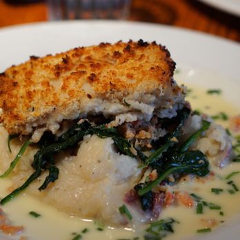 Glacier BrewHouse - Amber Ale Battered Alaskan Cod - American Near Me - Anchorage, Alaska