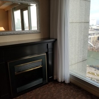 Sheraton Fallsview Hotel - Hotel room on the 20th floor (facing Niagara Falls and w a fireplace) - Hotels Near Me - Niagara Falls, Ontario Sheraton Fallsview Hotel - Hotel room on the 20th floor (facing Niagara Falls and w a fireplace) - Hotels Near Me - Niagara Falls, Ontario