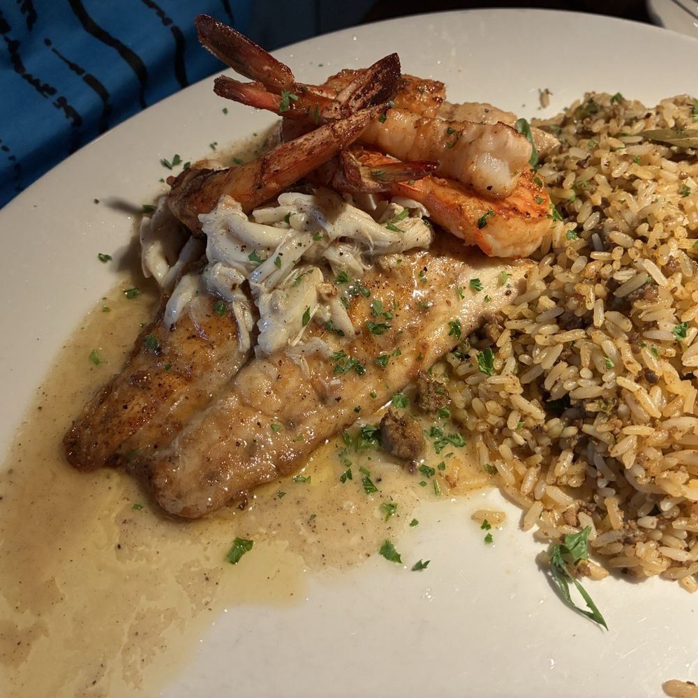 Pappadeaux Seafood Kitchen - Mississippi Catfish & Shrimp Etouffee - Cajun/Creole Near Me - Westmont, Illinois