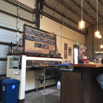 Lantern Brewing - カウンター - Breweries Near Me - Seattle, Washington Lantern Brewing - カウンター - Breweries Near Me - Seattle, Washington