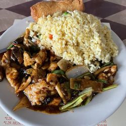 Shang-Hai Chinese Restaurant - L15. FRESH MUSHROOM WITH CHICKEN i asked for hot oil added. With EGG ROLL