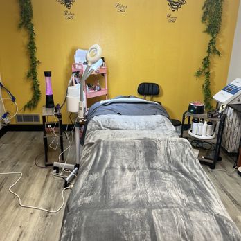 Queen Bee Esthetics - Treatment room - Estheticians Near Me - Duvall, Washington Queen Bee Esthetics - Treatment room - Estheticians Near Me - Duvall, Washington