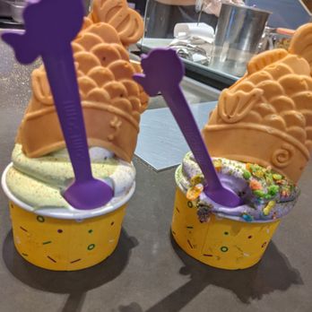 Somisomi - Matcha and milk swirl / ube and strawberry swirl with fruity pebbles - Desserts Near Me - Santa Clara, California