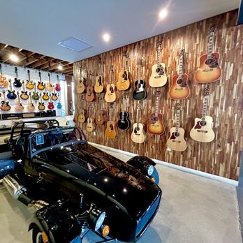Walt Grace Vintage - Guitar Stores Near Me - Miami, Florida Walt Grace Vintage - Guitar Stores Near Me - Miami, Florida