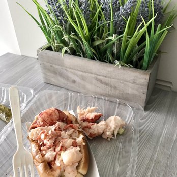 Kelly's Roast Beef - To go lobster roll - Sandwiches Near Me - Revere, Massachusetts Kelly's Roast Beef - To go lobster roll - Sandwiches Near Me - Revere, Massachusetts