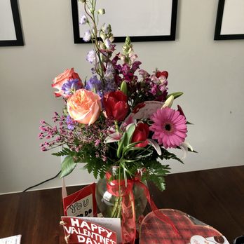 Willow Creek Florist - Beautiful Valentine's arrangement - Floral Designers Near Me Willow Creek Florist - Beautiful Valentine's arrangement - Floral Designers Near Me