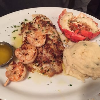 Ruby Tuesday - Lobster, tilapia, shrimp, and mashed potatoes - American Near Me - Las Cruces, New Mexico