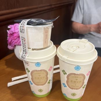 Charlie's Tea - Van Cleef lookin' cups - Bubble Tea Near Me - Cupertino, California Charlie's Tea - Van Cleef lookin' cups - Bubble Tea Near Me - Cupertino, California