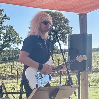 Trinity Vineyards - Wine Tasting Room Near Me - Salem, Oregon