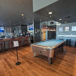 Mean Queen - Pool table.